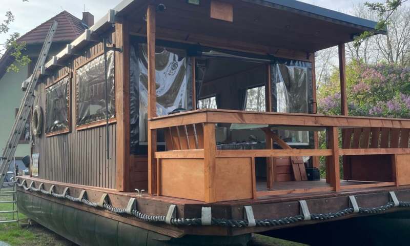 Hausboot IIII / FS-frei (groß) bis 8 Personen, 10,50m x 3,70m